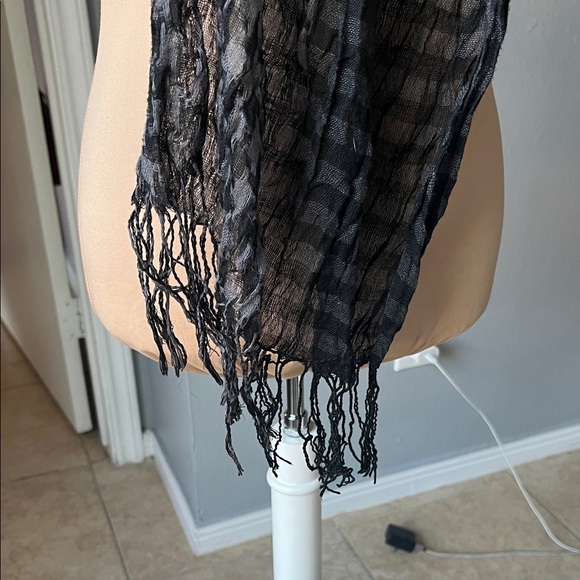 Black and Gray Checkered Scarf - Picture 3 of 4